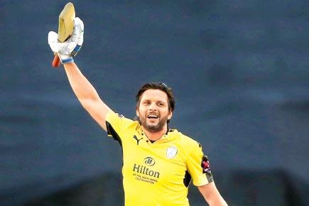 Shahid Afridi slams 101 in just 43 deliveries