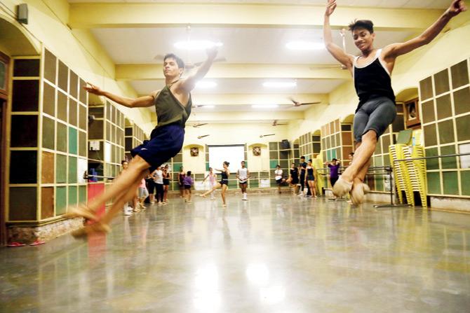 Manish Chauhan and Amiruddin Shah in Yeh Ballet. Pic courtesy/Sooni Taraporevala