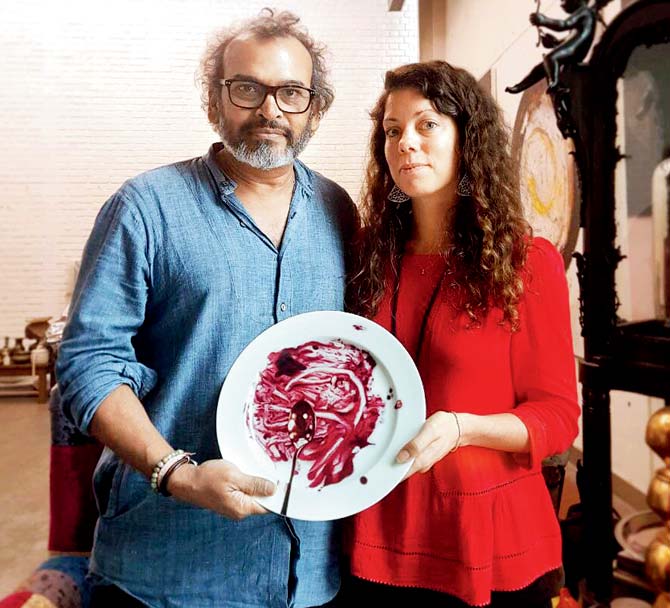 Subodh Gupta and Eve Lemesle with the plate. Pic/Bhasha Chakrabarti