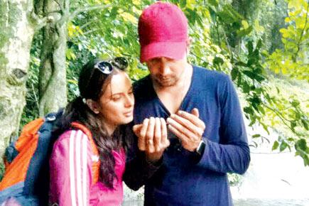 Sumeet Vyas, Evelyn Sharma start shooting for India's first online reality show
