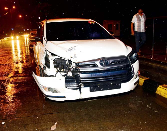 The Toyota Innova that was crushed in the accident last night. Pic/Atul Kamble