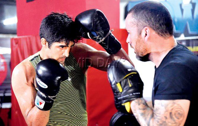 India boxer Vijender Singh (left) sweats it out with his trainer Lee Beard during a training session in Juhu yesterday. Pic/Pradeep Dhivar