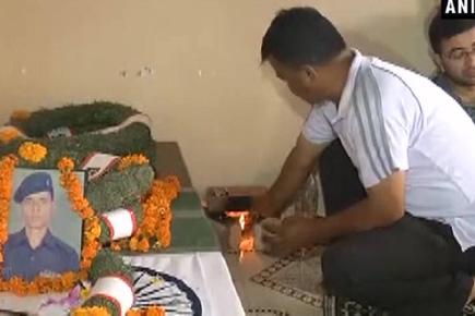 Mortal remains of soldier Narendra Singh reaches hometown, family demands face-to-face war with Pakistan 