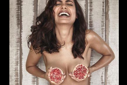 435px x 290px - Esha Gupta posing nude with pomegranates will make your eyes pop
