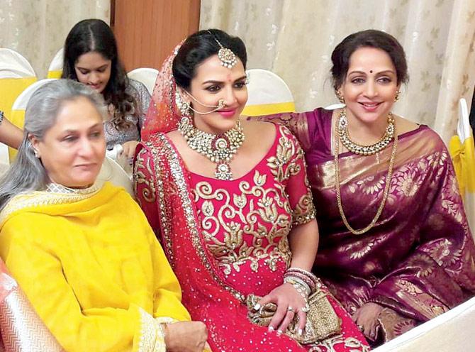 Jaya Bachchan Esha Deol and Hema Malini