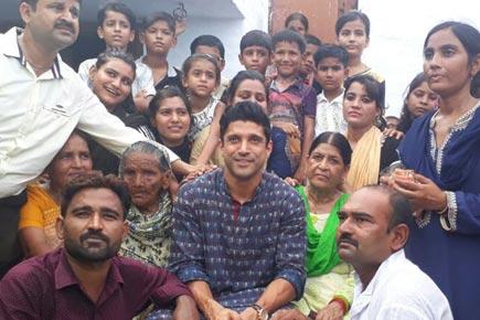 Farhan Akhtar met his cousins for the first time on his visit to Khairabad