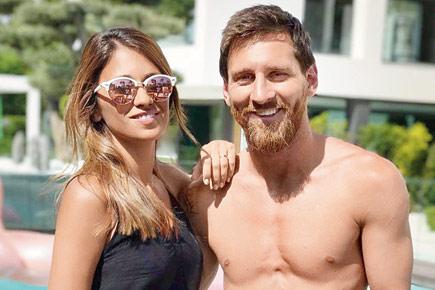 Lionel Messi enjoying some private time with wife Antonella Roccuzzo by the pool