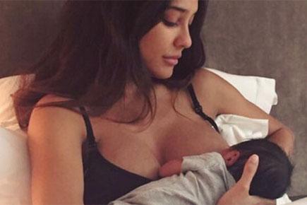 Lisa Haydon sends a powerful message by sharing her breastfeeding photo