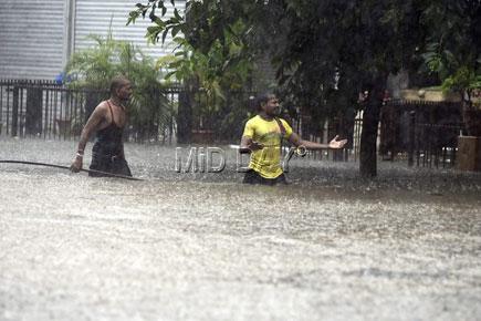 Mumbai rains: 5 feared dead, people advised to stay indoors