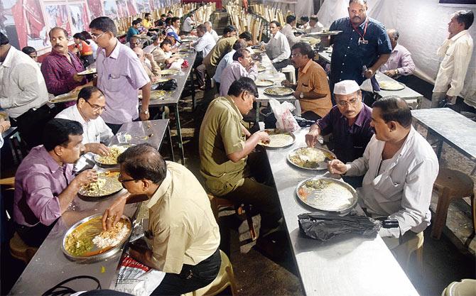 People having their meals at the free service from the Sarvajanik Ganeshotsava Samiti Pandal, which is behind the famous GSB Ganpati. PIC/PRADEEP DHIVAR