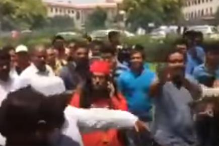 Shocking! Ex 'Bigg Boss' contestant Swami Om beaten up by angry mob in public