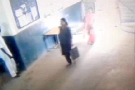 Former DIG (Prisons) D. Roopa submits footage of Sasikala entering jail in civilian clothes
