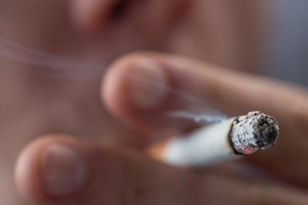 Quit smoking at an early age to delay frailty in old age