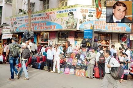 Gemologist who duped senior citizen also has illegal stores in Mumbai