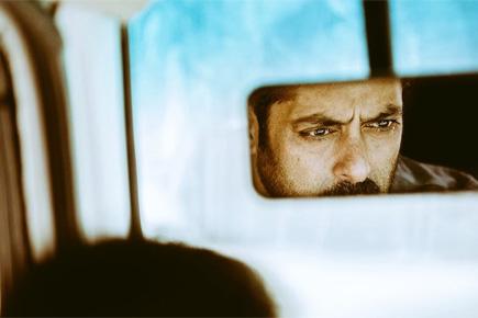 Salman Khan looks fierce in latest 'Tiger Zinda Hai' still