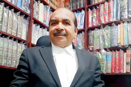 Former corporator assaults lawyer outside Pune court