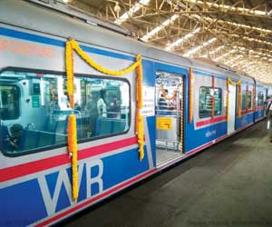 You may soon get a 'common class' in Mumbai AC local trains