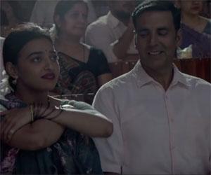 PadMan: Akshay Kumar and Radhika Apte play perfect couple in Aaj Se Teri song
