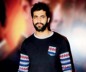 Akshay Oberoi marks the first Bollywood song and dance number