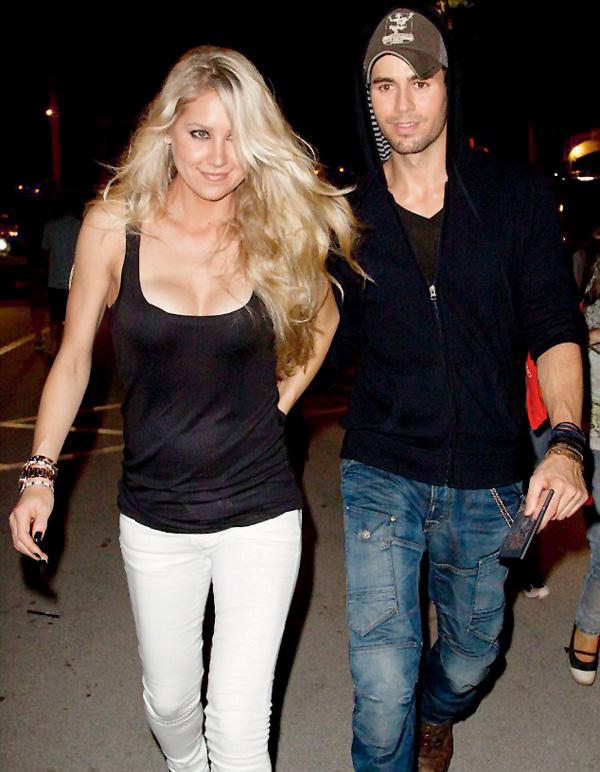 Anna Kournikova and star singer partner Enrique Iglesias