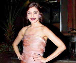 Anushka Sharma's leaked de-glam saree look from Sui Dhaaga is going viral!