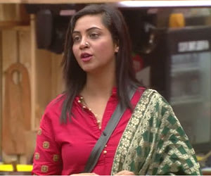 Bigg Boss 11: Arshi Khan accuses Shilpa Shinde of disrespecting her father