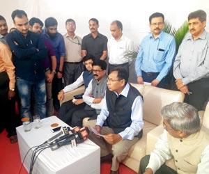 Shiv Sena MP charges at CR top boss over Shivaji statue