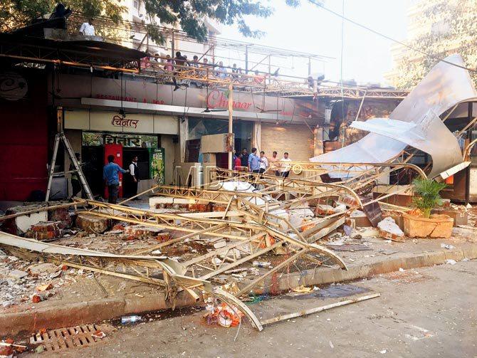 Chinar restaurant and bar at Bandra East, get pulled down. Pic/Rane Ashish