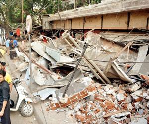 Kamala Mills fire: In panic mode, BMC starts demolition drive across Mumbai