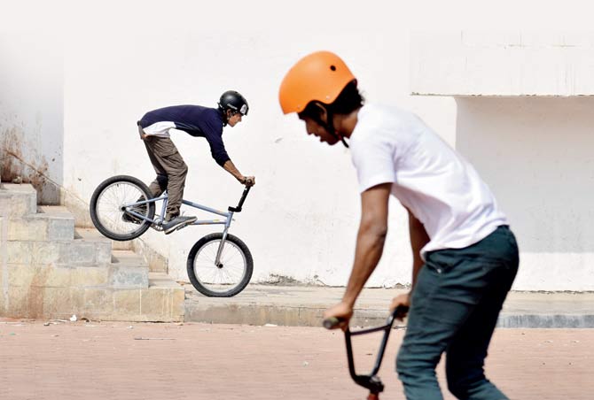 Annul Pale from the Meteoric crew trains at City Park, BKC