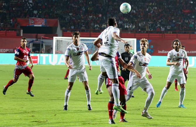 Players of Jamshedpur FC (JFC) and FC Pune City (FCPC) in action during their Indian Super League (ISL) football match at JRD Tata Sports Complex in Jamshedpur, Jharkhand on Sunday. Pic/PTI