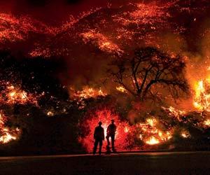 Hot, dry winds might worsen California wildfire