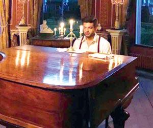 Karan Kundrra spent 3 months to train to play piano in 1921