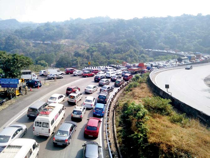 The traffic jam stretched from Khalapur toll naka to the Lonavala Bypass