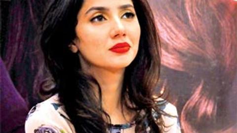 480px x 270px - Mahira Khan reacts to video in which she winces away from Javed Sheikh's  kiss