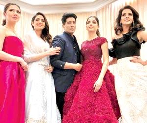 Manish Malhotra poses with Mahira Khan, Mawra Hocane and Saba Qamar at awards