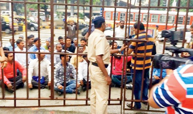 On Tuesday, a faction of the RPI staged a demonstration outside Mantralaya to demand justice for Nitin Aage