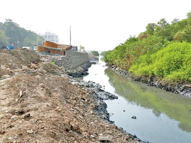 Metro III (Colaba-Bandra-Seepz) excavation work on Mithi riverbank in Dharavi