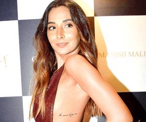 Monica Dogra feels her new song gives break to audience from Bollywood music