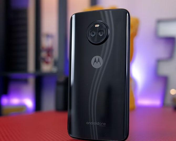 Moto X4 Review: Sets the bar for mid-range smartphones 