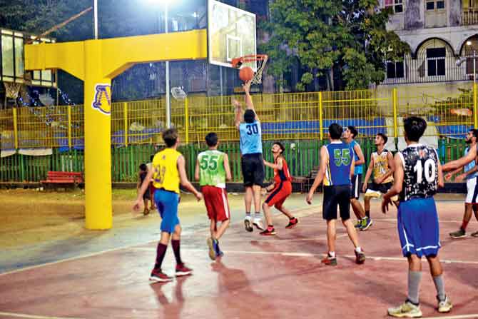 Players gather at the Bachchu Bhai Khan Playground in Nagpada to practice basketball on a Thursday evening.  pic/BIPIN KOKATE