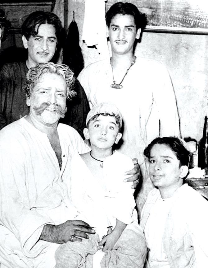Prithviraj Kapoor with grandson Randhir and sons Raj, Shammi and Shashi