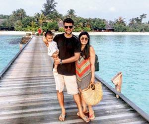 RP Singh's cute family photo with wife Devanshi and kid on wedding anniversary