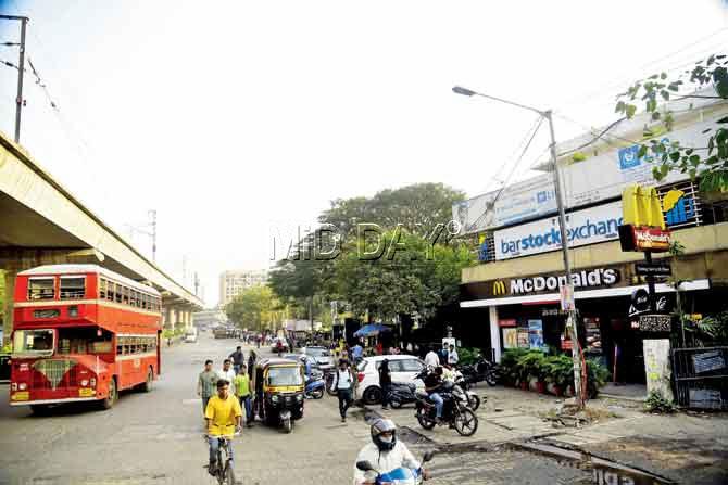 In the last one year, bars, breweries and restaurants have started mushrooming on Andheri-Kurla Road, competing for visibility amidst the perennial traffic. PIc/Sameer markande