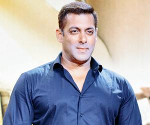 Salman Khan to have a working birthday, starts shooting for 'Race 3'