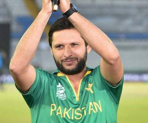 Graeme Smith, Shahid Afridi join other former stars for ice cricket