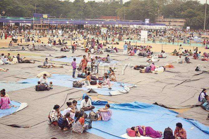 Sudden rain leaves lakhs of Ambedkar followers at Shivaji Park helpless
