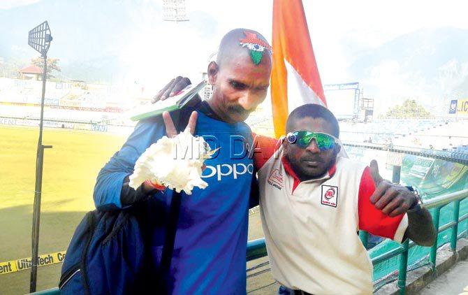 India fan Sudhir Gautam (left) and Sri Lanka supporter Gayan Senanayaka at the HPCA Stadium in Dharamsala on Saturday. Pic/Harit N Joshi