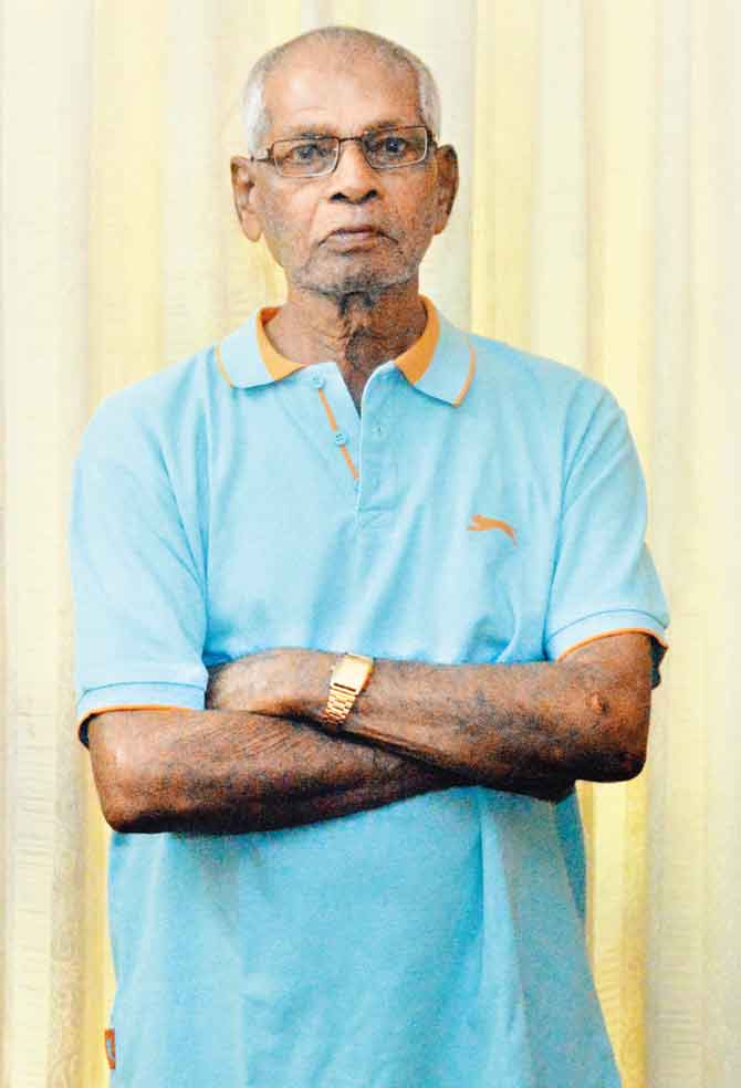 Former Mumbai  all-rounder Suresh Deobhakta at his Agashi (near Virar) residence recently. PIC/FALGUNI AGRAWAL