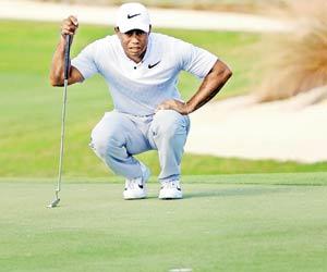 Tiger Woods thrills, but Hoffman enjoys lead with dozen birdies